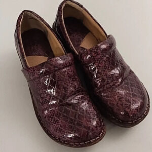 BOC Born Size 7 Plum Quilted Clog Shoes Comfy Peggy Quilted Snake Patent